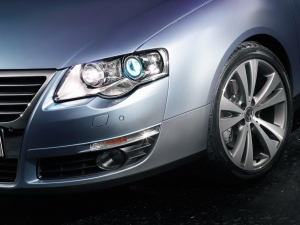 改灯是改透镜还是灯泡,改灯是如何固定透镜的