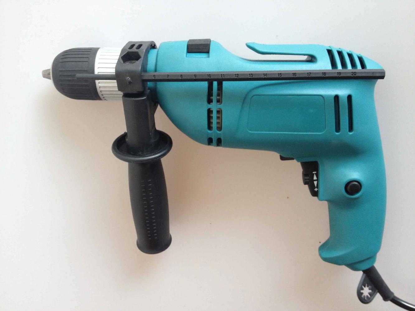 师傅赶工给墙面打孔会损坏墙体吗,工人打孔打坏瓷砖