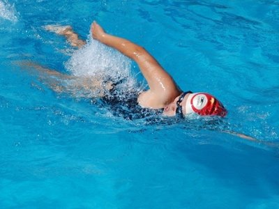 冬泳恢复体温消耗热量,冬泳可以锻炼意志和提升免疫力