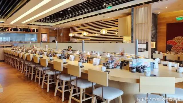 一口一个日式寿司,来一口大乌冬面