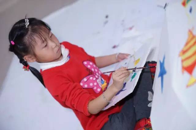 “最佳拍档——手绘雨伞”活动在亮宝楼成功举办