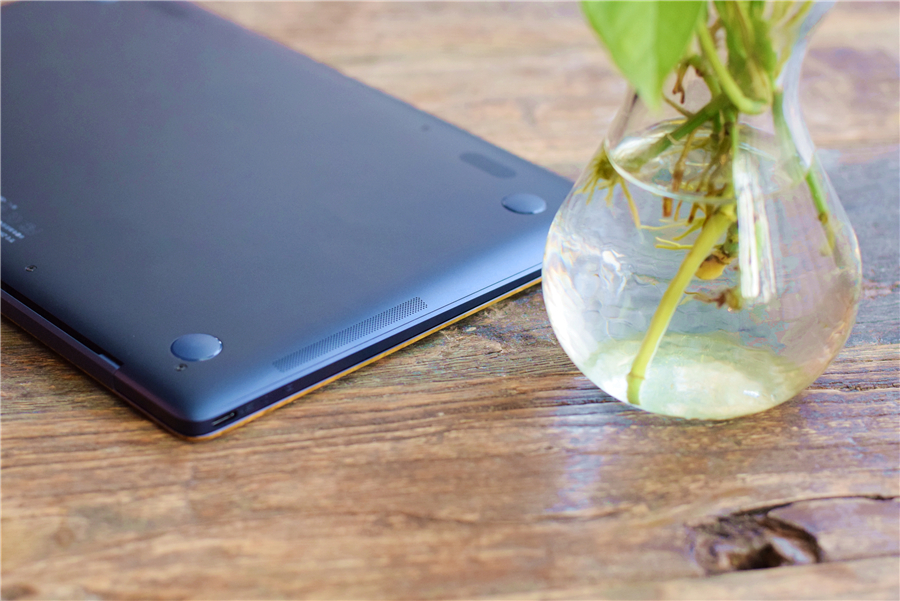 小米笔记本轻松拆机,比硬币还薄的小米笔记本开箱