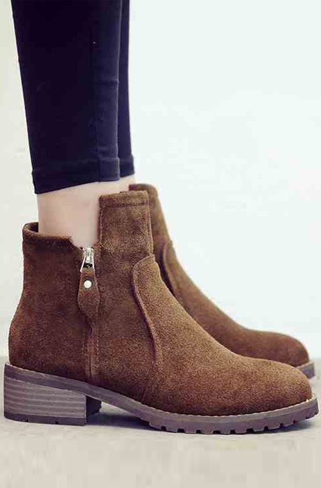 百搭神器短靴不管是出街还是约会都能轻松搞定很有范儿哦！