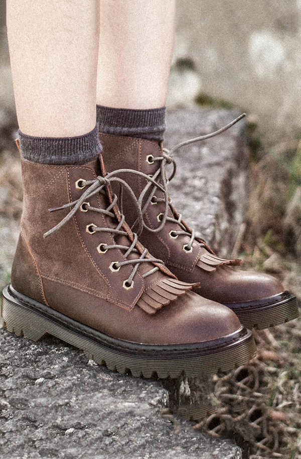 百搭神器短靴不管是出街还是约会都能轻松搞定很有范儿哦！