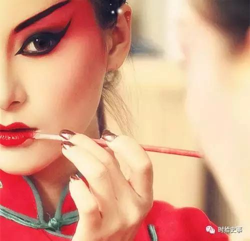 女人为什么钟爱化妆品,为何女人对化妆品如此痴迷