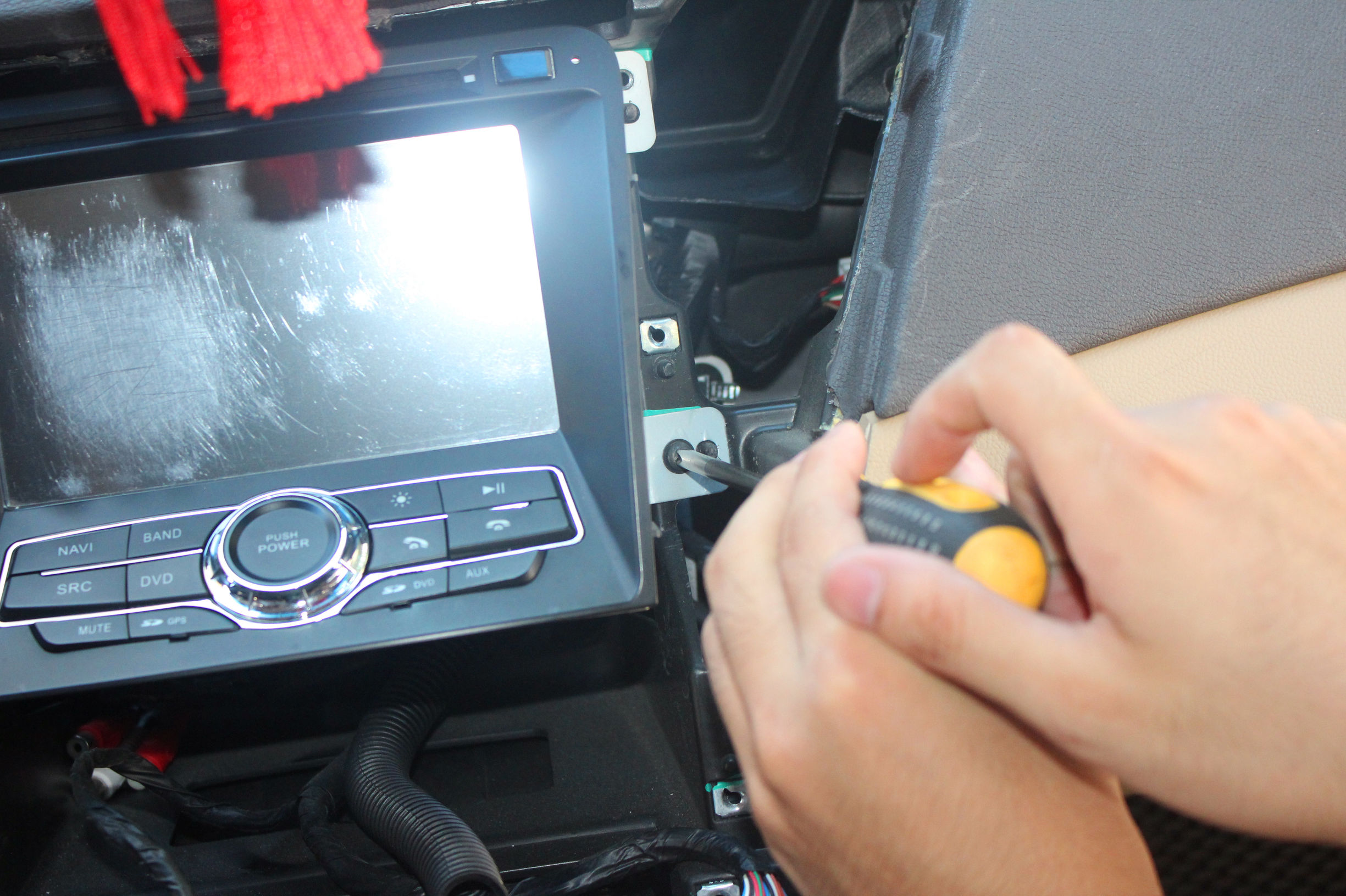 畅影10.4寸索纳塔八大屏导航，为现代之美添彩