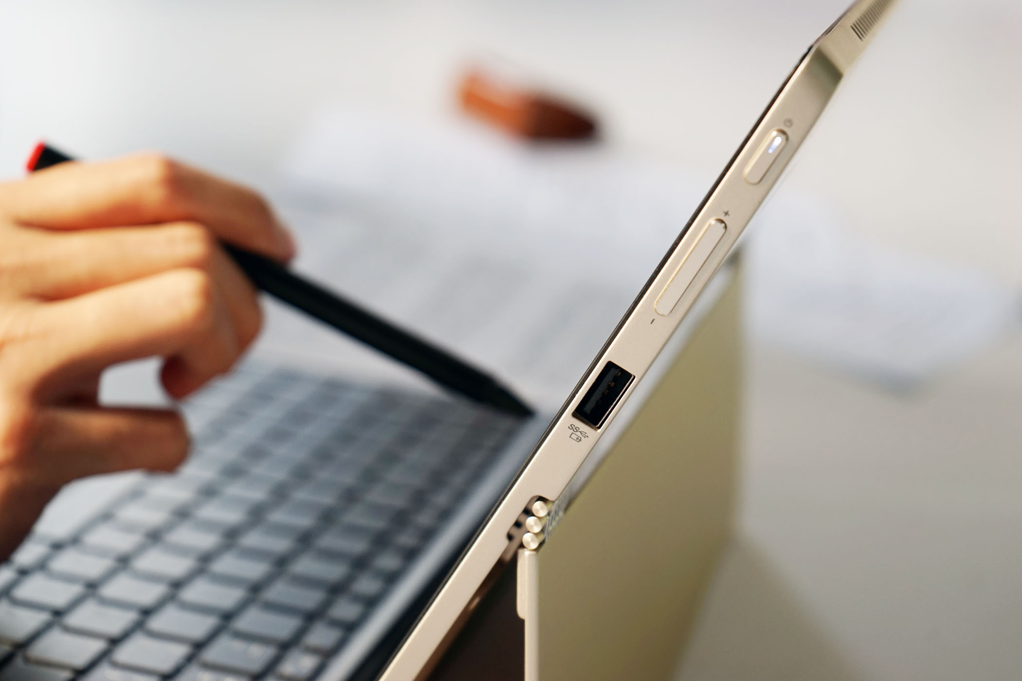 小米5pro11寸指纹解锁,联想miix5pro与miix5对比