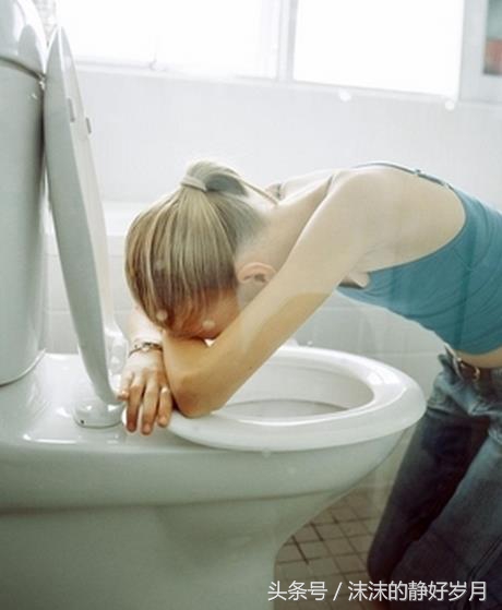 孕吐是孕期的一种正常反应，与宝宝性别和健康都无关