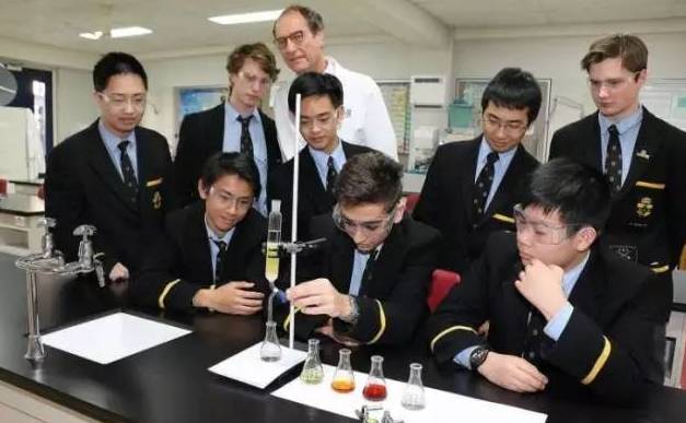 华裔中学生20美元破解救命药，奸商卖11万天价