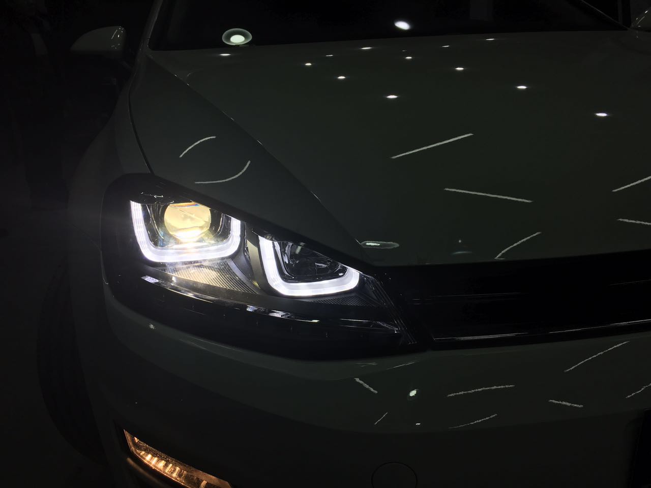 车灯都是爱车上必不可少的部件,汽车车灯多亮合理吗