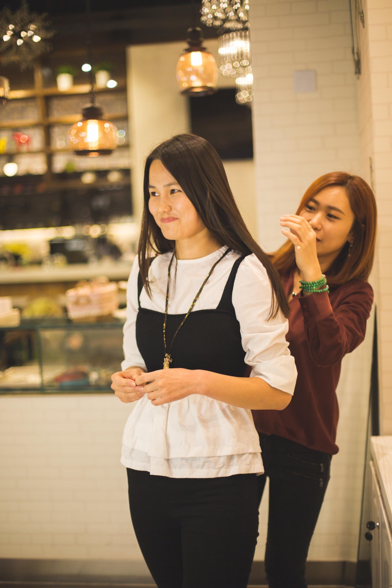 闺蜜聚会去哪好？来「GUMIHO」几个女孩把饰品店开在咖啡馆