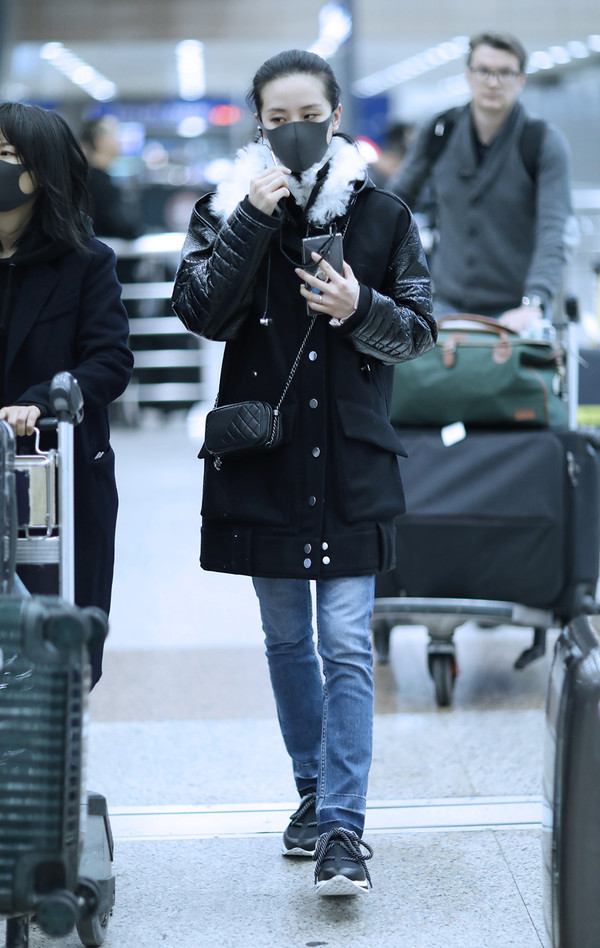 鹿晗刘诗诗易烊千玺杂志,鹿晗口罩防雾霾吗