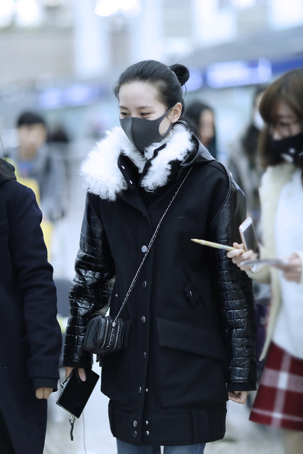 鹿晗刘诗诗易烊千玺杂志,鹿晗口罩防雾霾吗