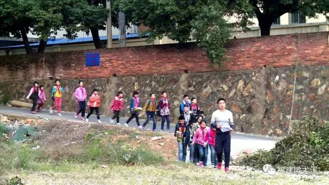 西滨镇开通学生班车！这些村的学生有福了！