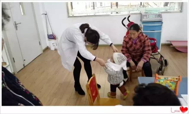 “孩子们，我们看你们来啦”，有爱的人做着有爱的事