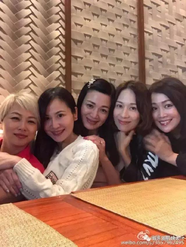 陈小春5“老婆”重聚，《鹿鼎記》播出18年，演员们怎么样了！