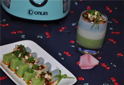 豆浆机做猪皮冻最正宗的做法,豆浆机熬猪皮冻最正确的方法