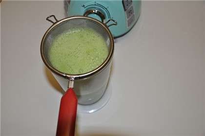 豆浆机做猪皮冻最正宗的做法,豆浆机熬猪皮冻最正确的方法