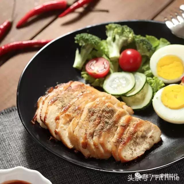 练肌肉不补充蛋白质会怎么样 (健身练肌肉后如何补充蛋白质)