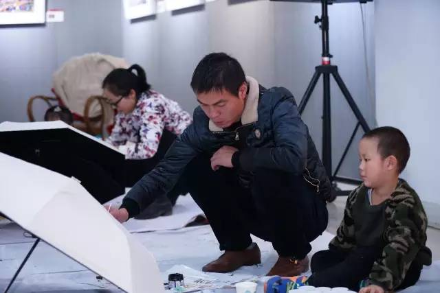 “最佳拍档——手绘雨伞”活动在亮宝楼成功举办