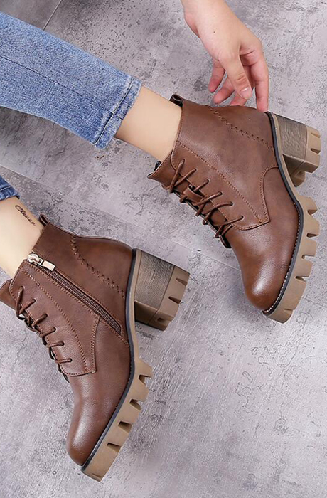 百搭神器短靴不管是出街还是约会都能轻松搞定很有范儿哦！