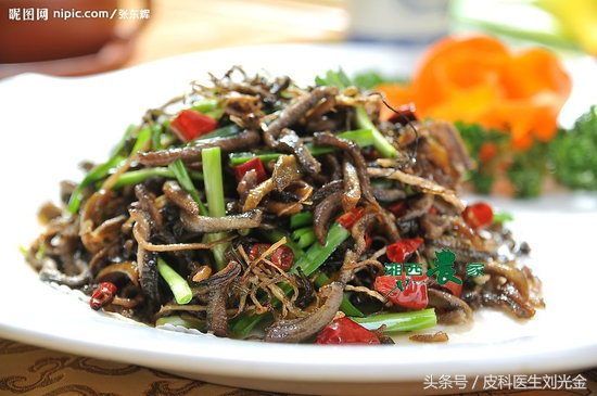 什么草有毒但能治皮肤病,农村常见的草都是治什么病的