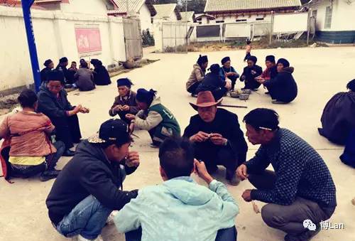 彝族特色菜肴坨坨肉图片,彝族特色酒