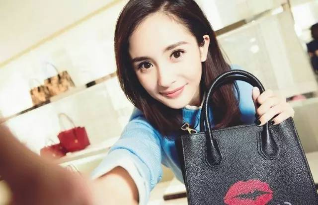 杨幂刘雯等人纷纷终止合作,杨幂刘雯新款包