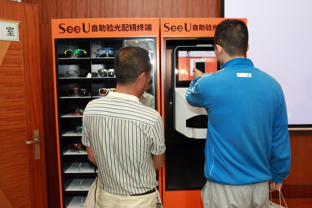 戴了20年的眼镜终于可以摘下来了,戴鼻托掉了的眼镜