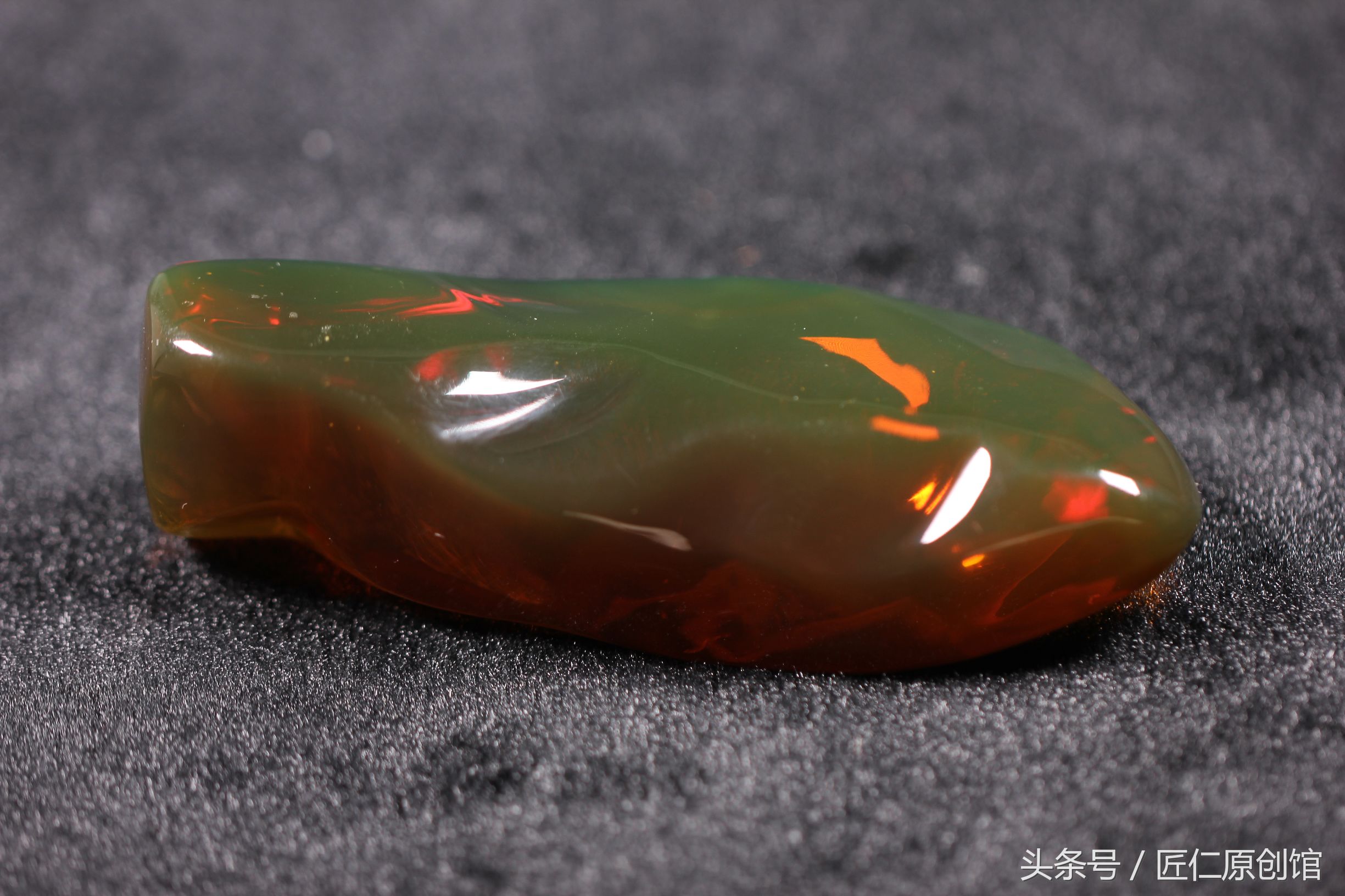 缅珀橘黄变色龙琥珀手串,缅甸棕底变色龙琥珀