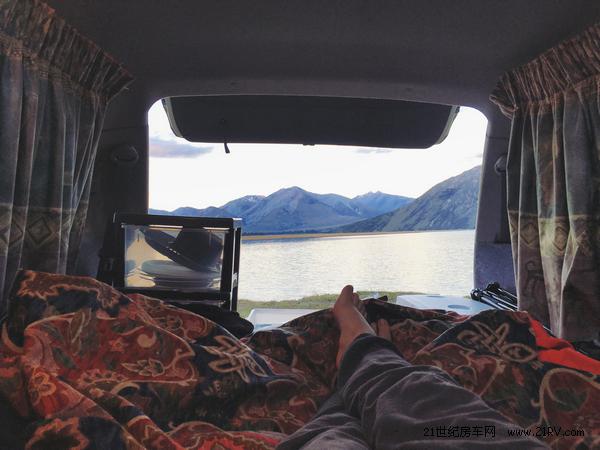 四川夫妻自改房车旅行,成都妹子环游世界