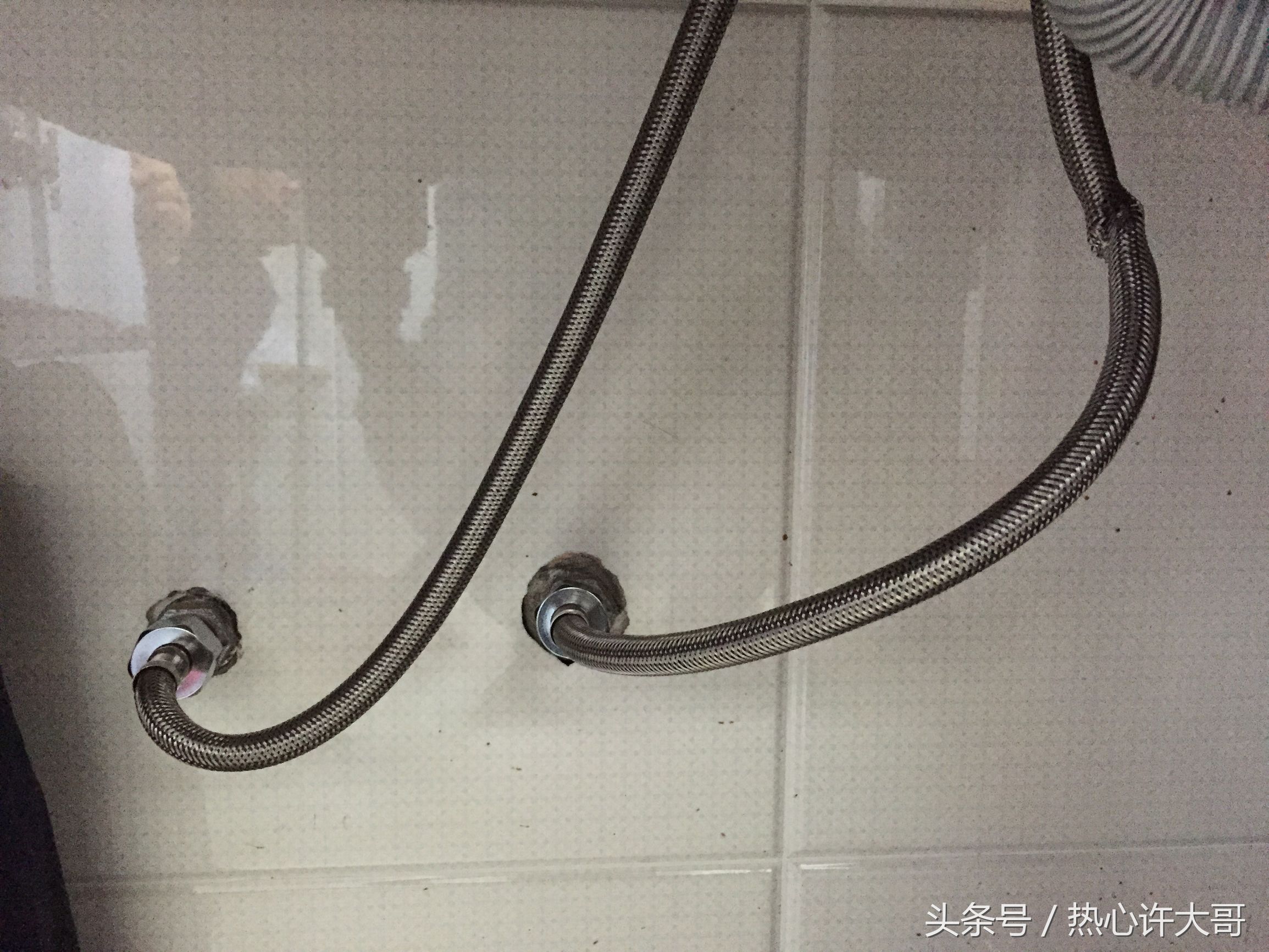 家里跑水不出热水了,家里洗澡跑水了怎么办