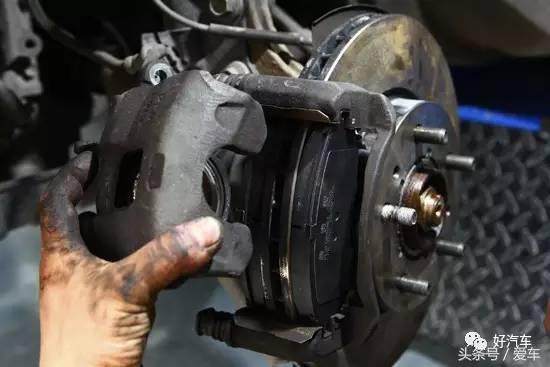 轮毂轮胎用什么清洗,爱车轮胎尿渍怎么处理