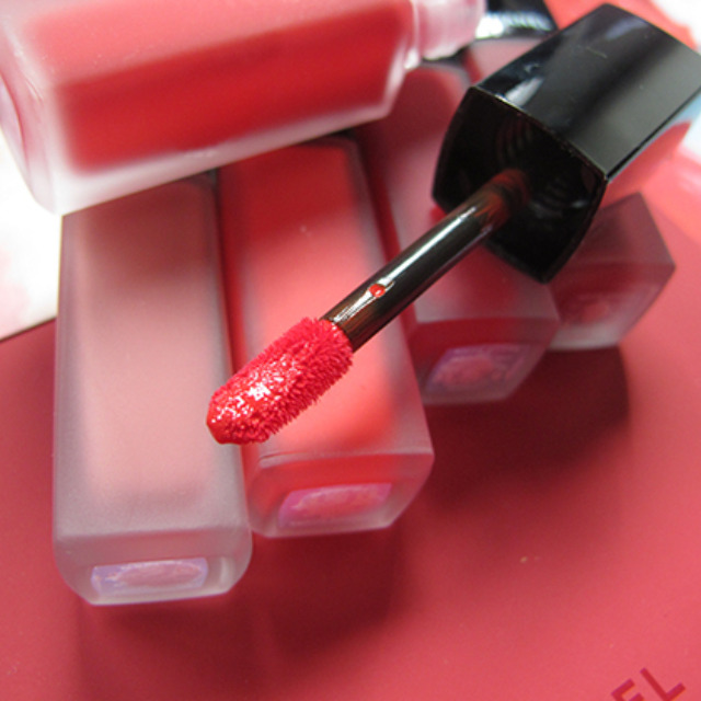 卡姿兰轻吻唇釉mini热卖色v233,阿玛尼唇釉推荐必买色号415和206