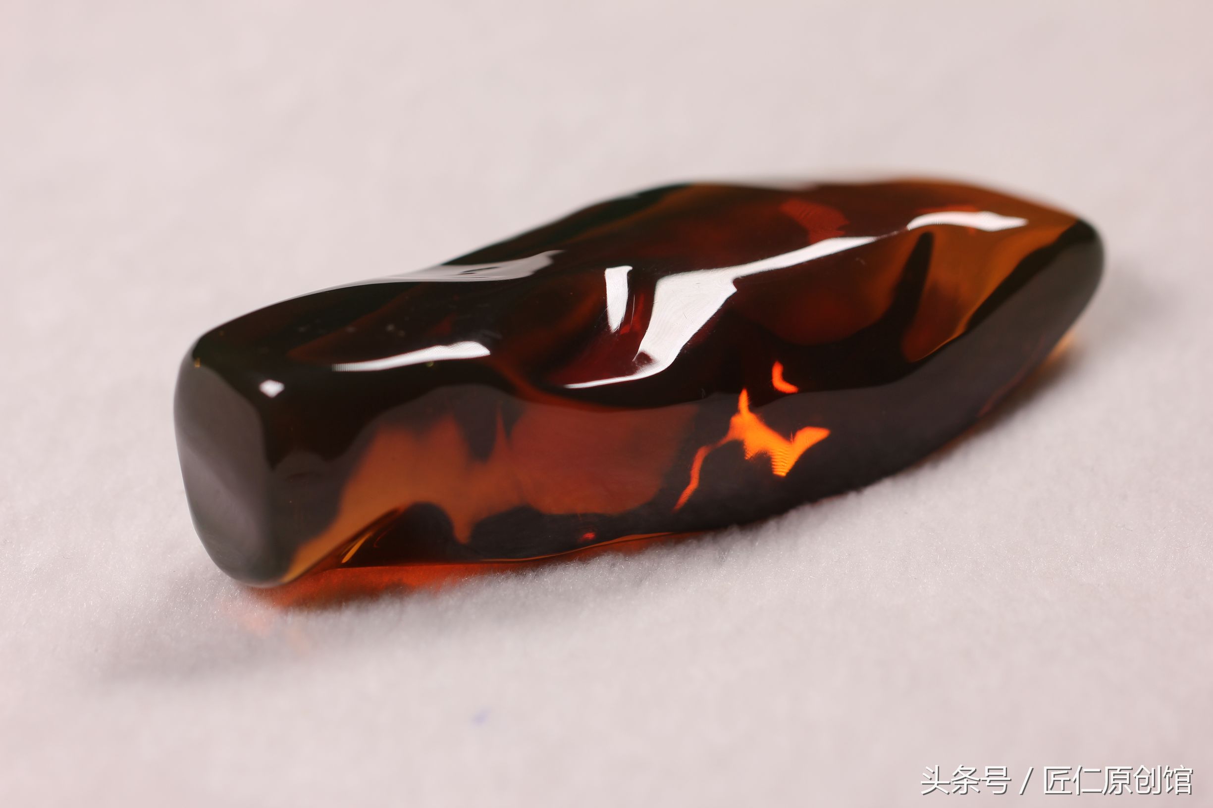 缅珀橘黄变色龙琥珀手串,缅甸棕底变色龙琥珀