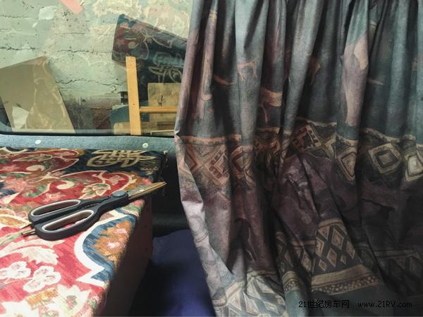 四川夫妻自改房车旅行,成都妹子环游世界