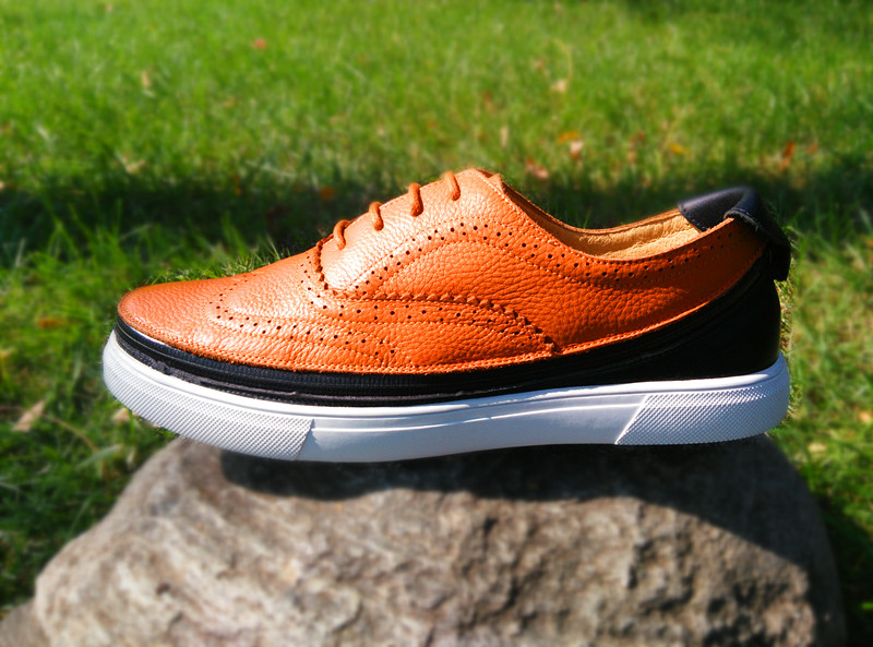 可以自由搭配鞋底的鞋子,一款百搭时尚的鞋子适合宽脚