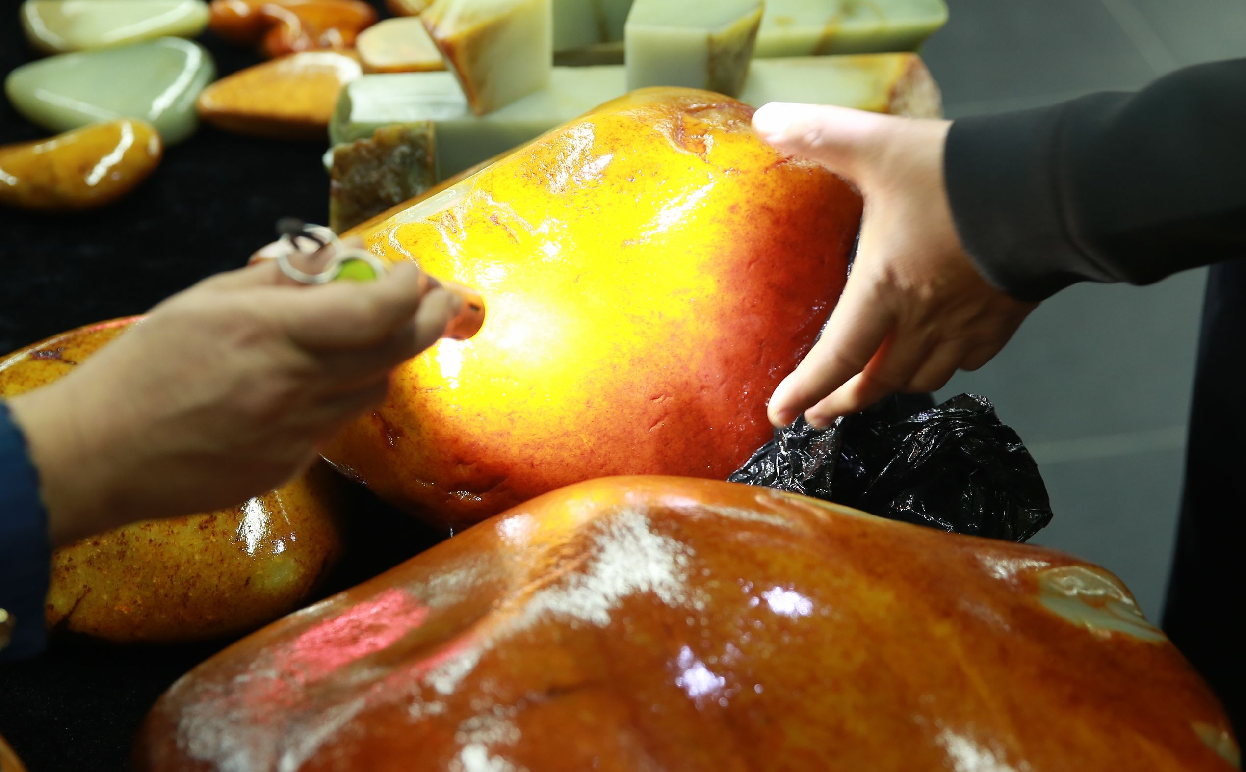 当心!你天价买来的可能只是一块石头