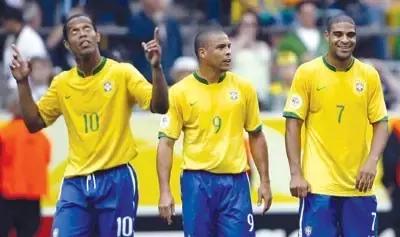 谢谢你一直陪我踢球,曾经陪你踢足球的兄弟