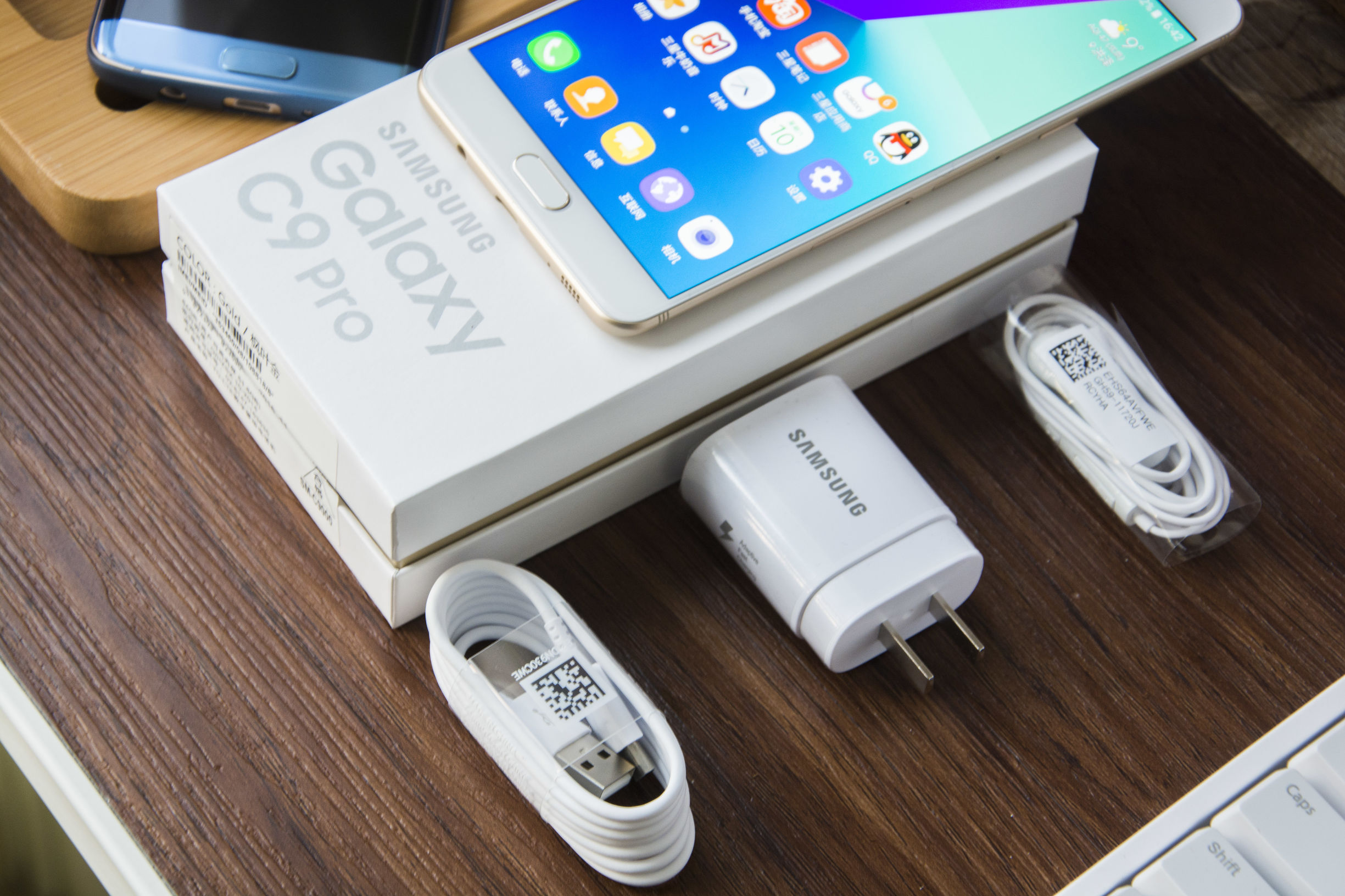 巨屏三星手机,三星c9pro用了7年了