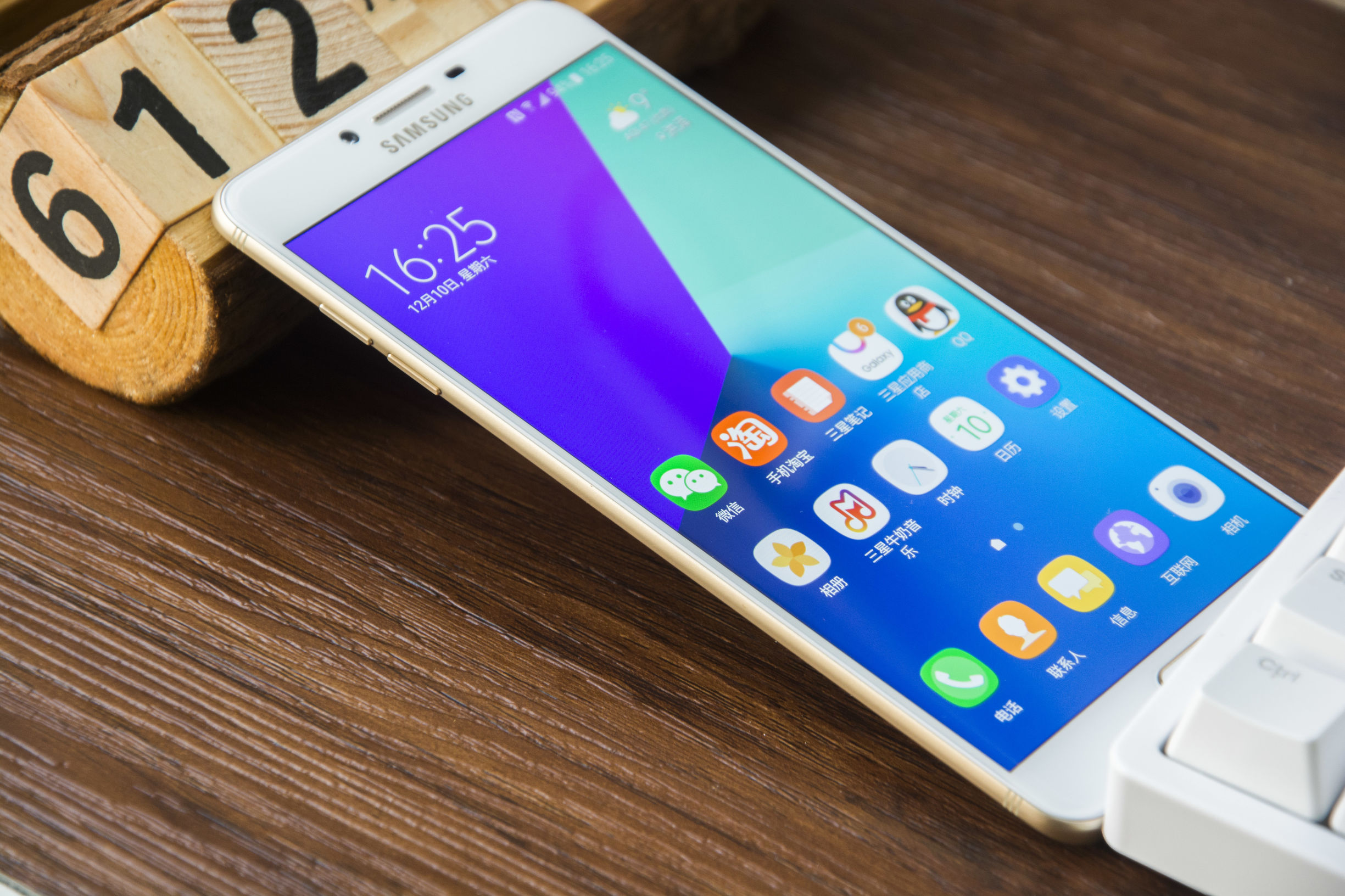 巨屏三星手机,三星c9pro用了7年了