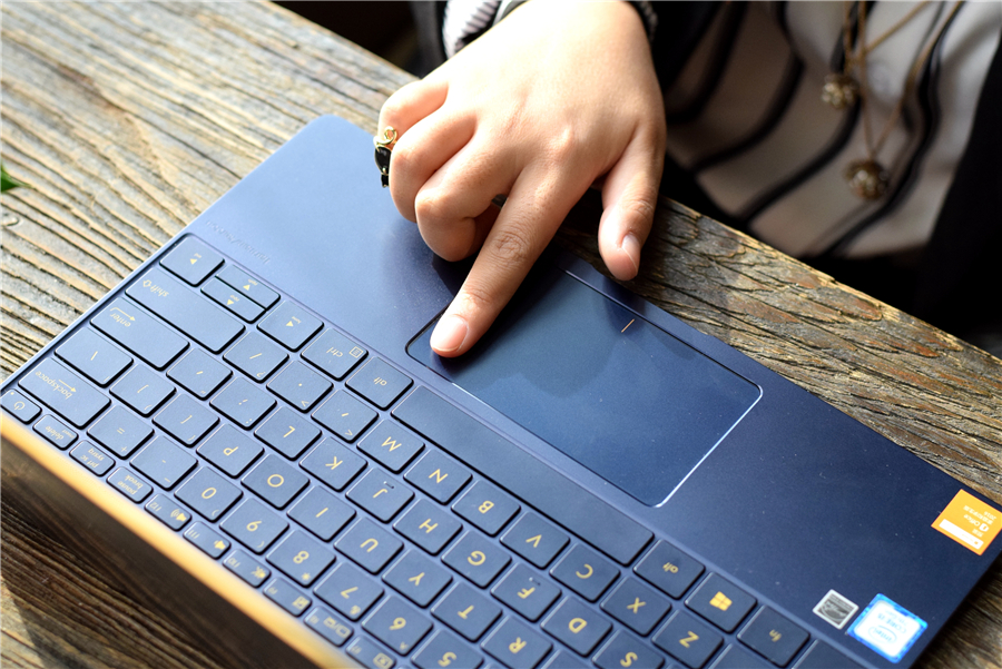 小米笔记本轻松拆机,比硬币还薄的小米笔记本开箱