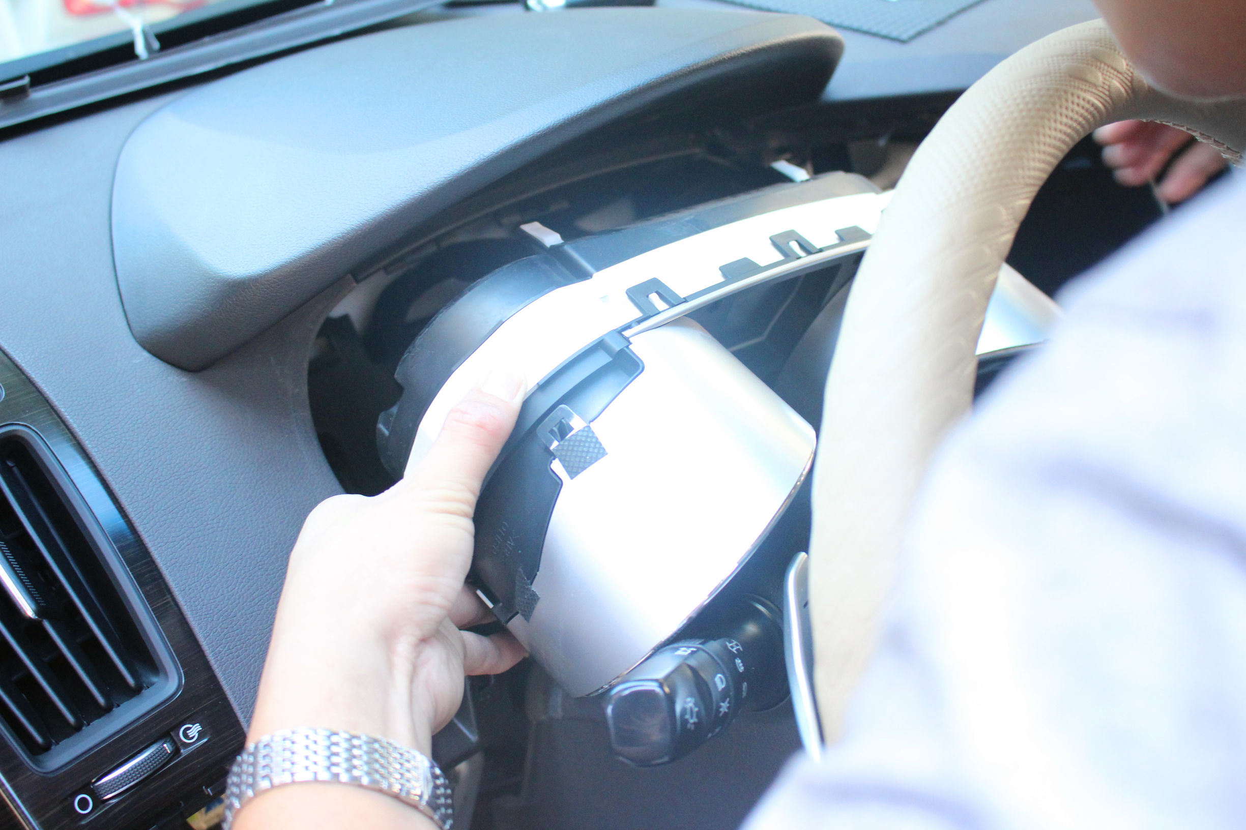 畅影10.4寸索纳塔八大屏导航，为现代之美添彩