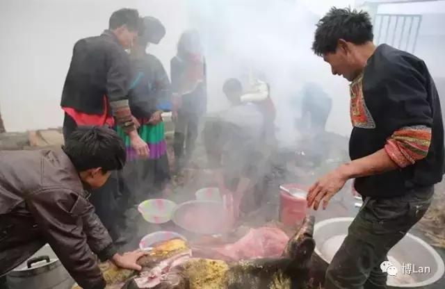 彝族特色菜肴坨坨肉图片,彝族特色酒