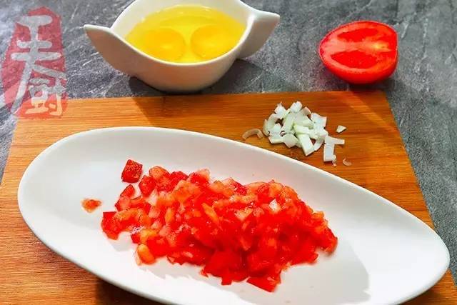 西红柿牛奶鸡蛋卷,早餐西红柿鸡蛋卷做法