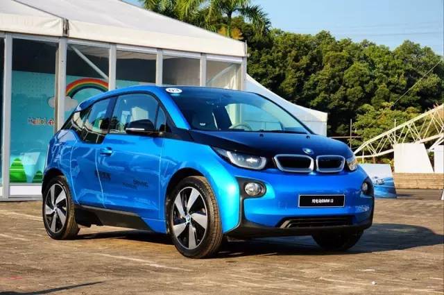 宝马新能源车的性能,被称为电动“伪超跑”的宝马i8