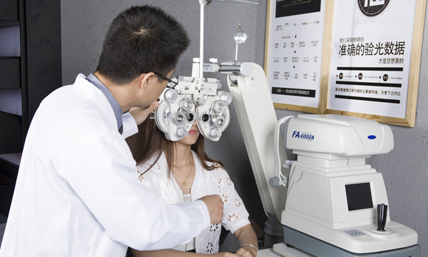 佩戴眼镜千万要记住这几点,戴眼镜可以避免视力下降吗