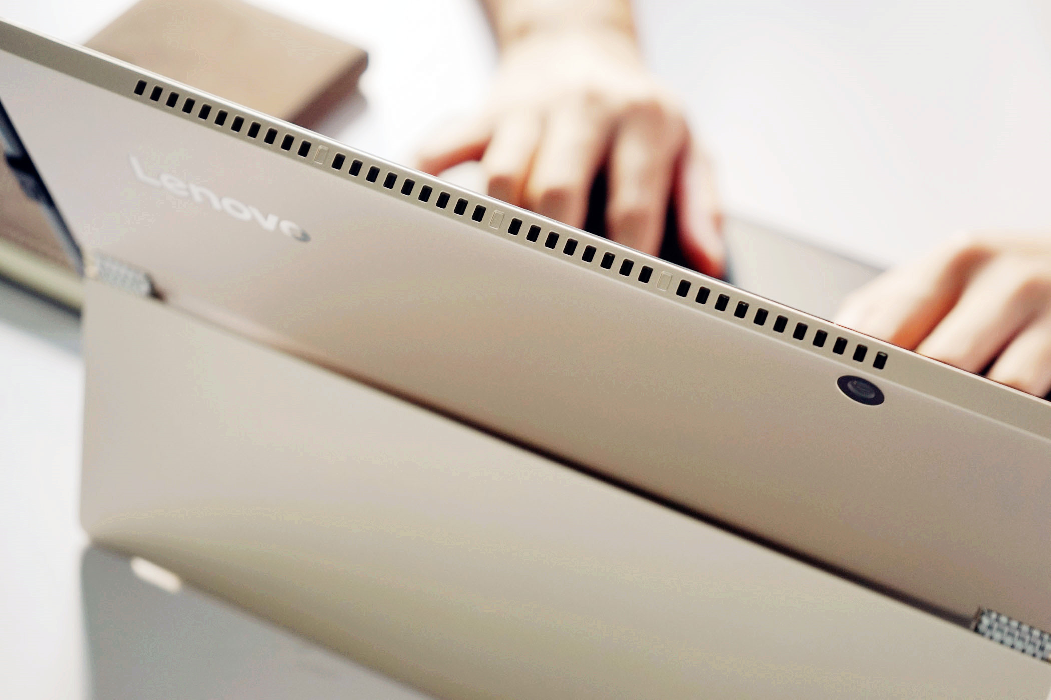 小米5pro11寸指纹解锁,联想miix5pro与miix5对比