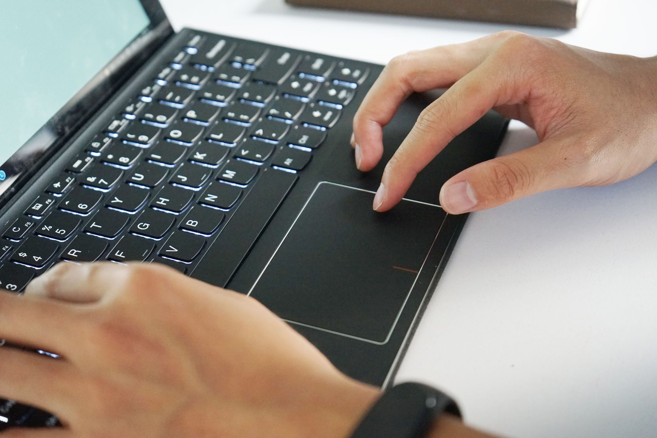 小米5pro11寸指纹解锁,联想miix5pro与miix5对比