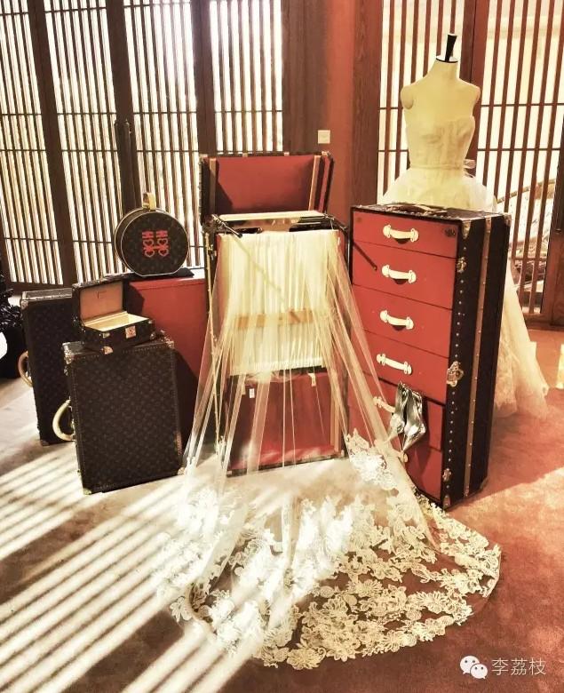 我在LV展价值20万人民币的箱子上吃了一顿老北京饺子